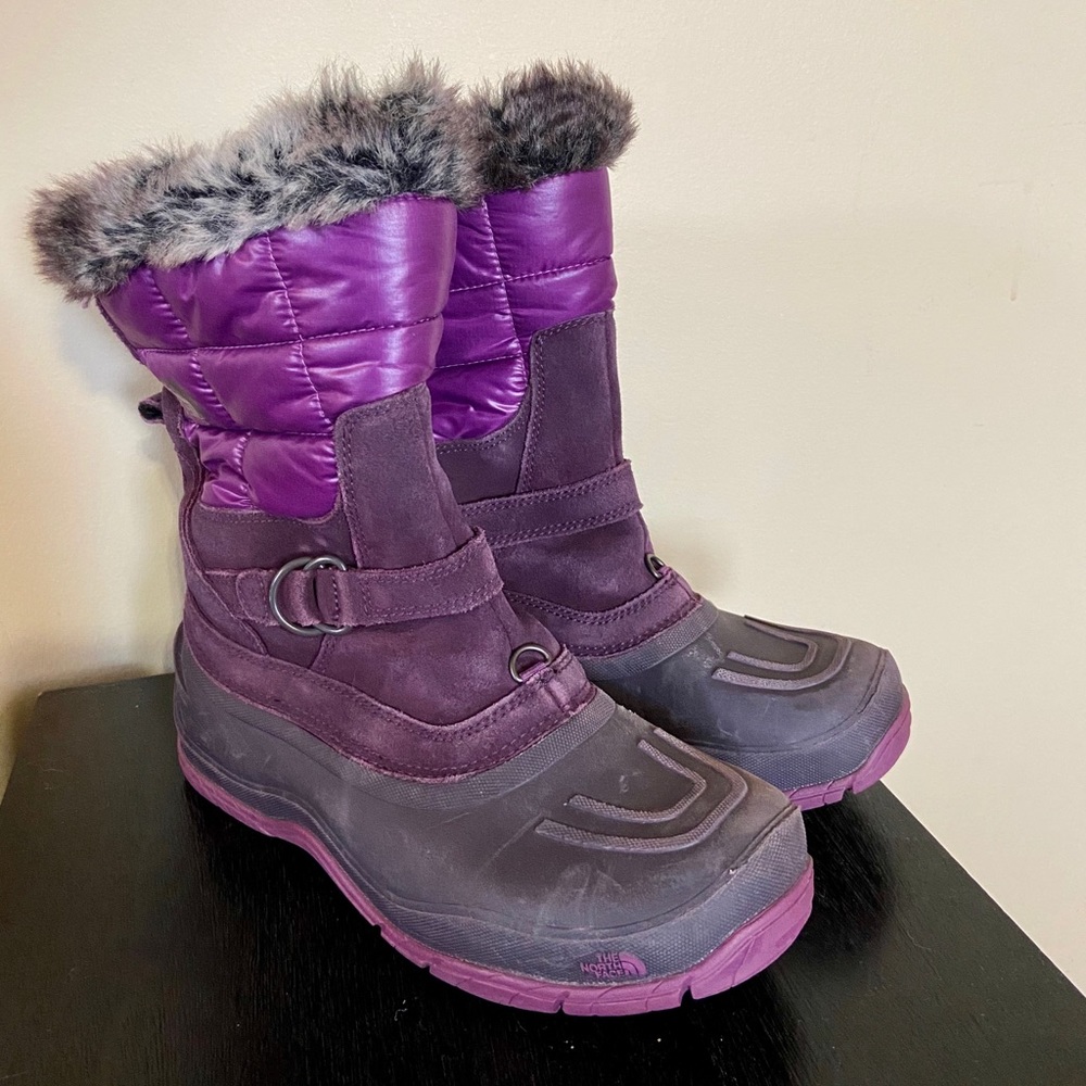 The Northface women’s snow boots 9